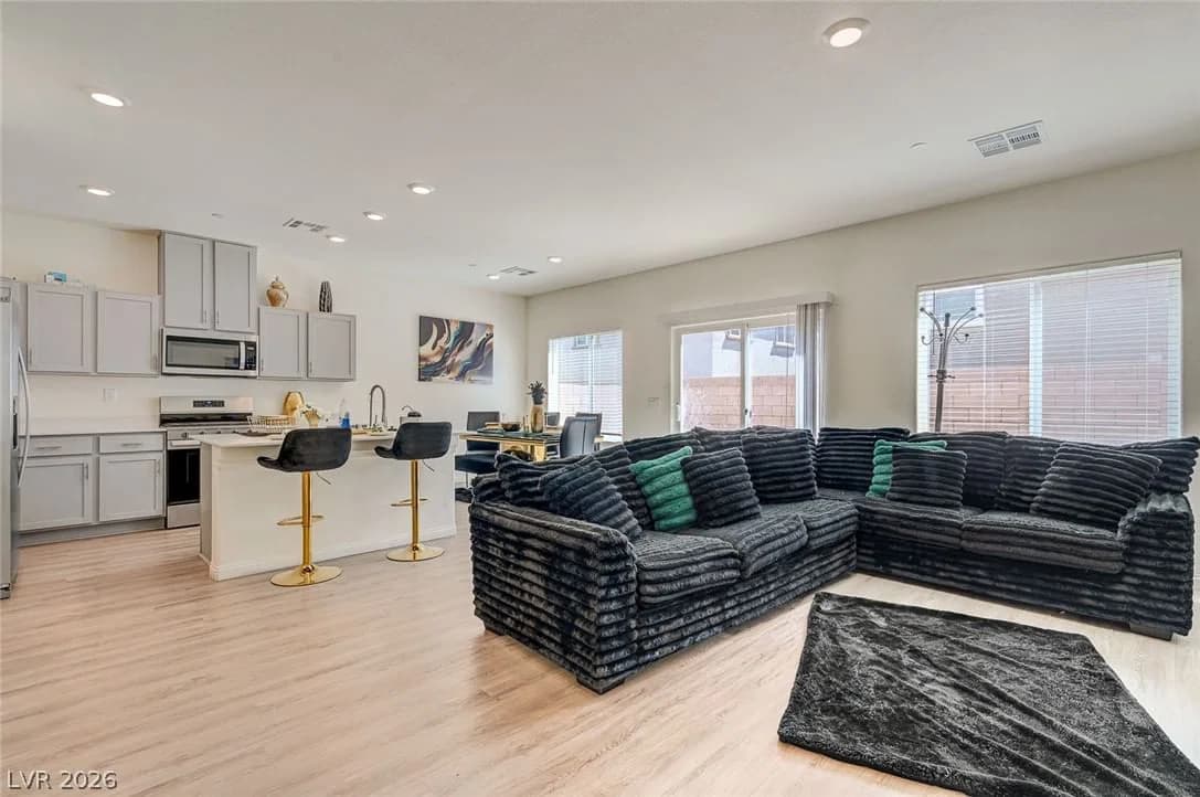 9946 Indigo Cliffs Street photo 4