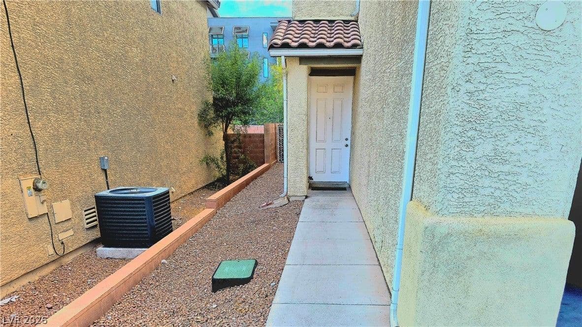 9045 Spirit Canyon Avenue photo 2