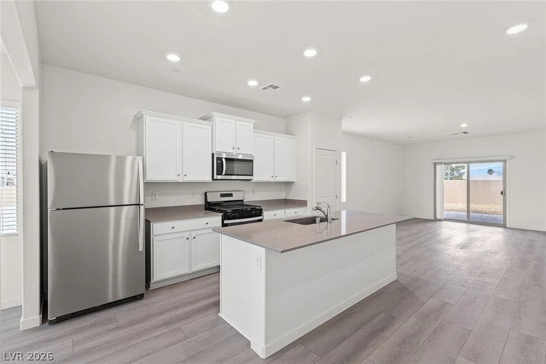 2774 Avril Point Street photo 4