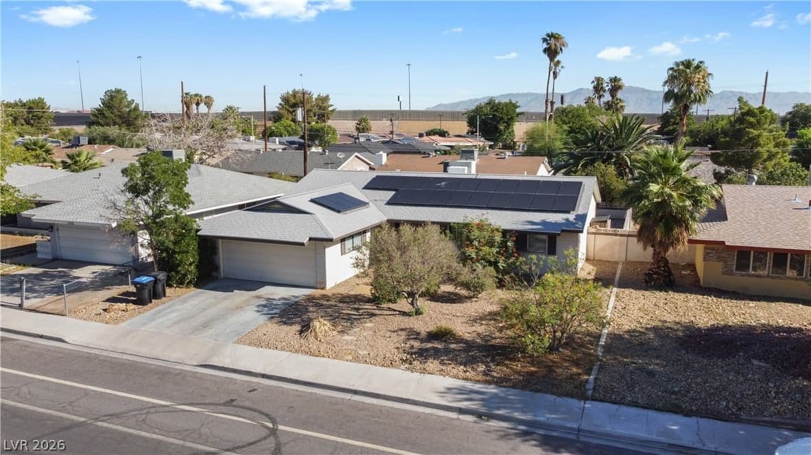2004 Mesquite Avenue photo 3