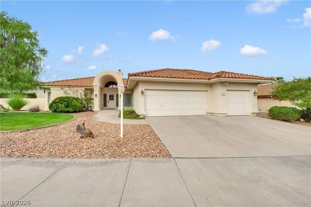 1020 Geranium Drive photo 2