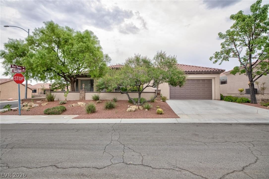 2120 Twin Falls Drive photo 2