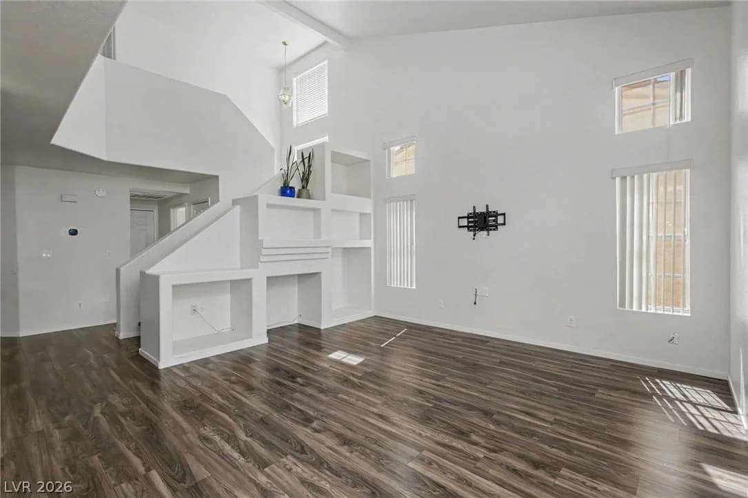 8216 Hollister Avenue photo 3