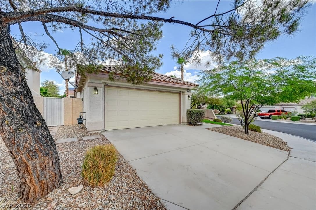 1717 Royal Canyon Drive photo 3