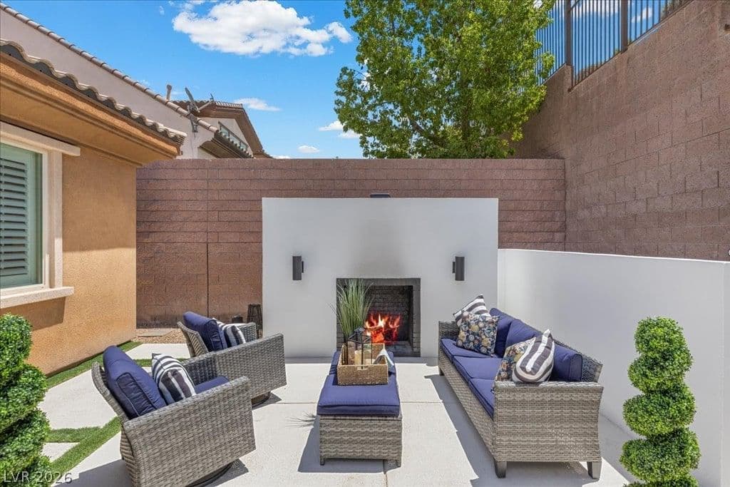 2828 Josephine Drive photo 3