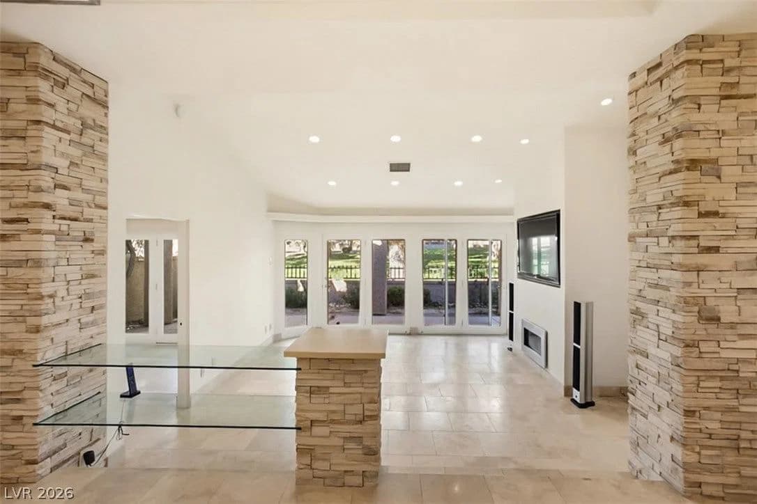 7146 Mission Hills Drive photo 4