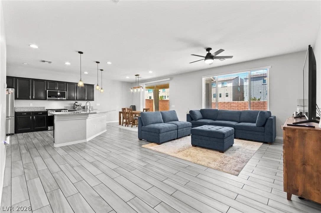 8106 Diggy Avenue photo 2