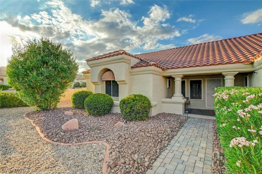 10044 Woodhouse Drive photo 3