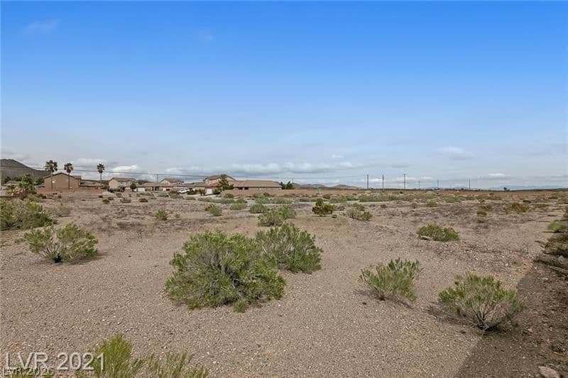 150 Lake Breeze Street photo 4