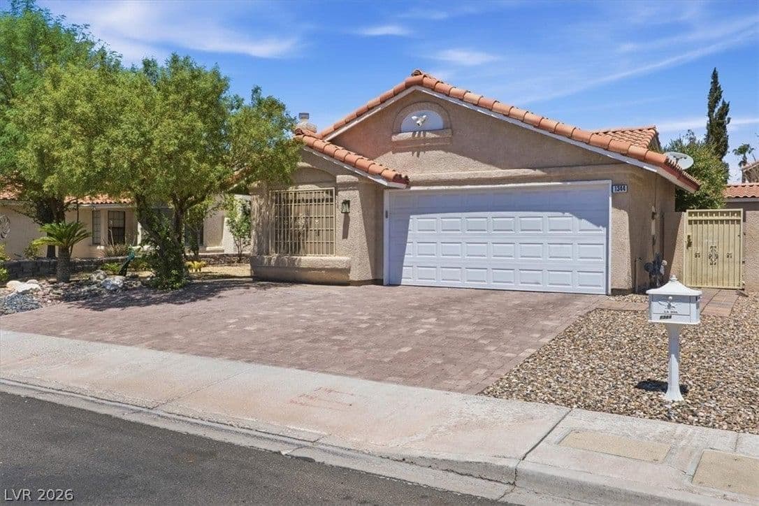 1344 White Drive photo 2
