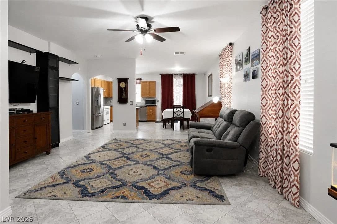 912 Sterling Thorn Court photo 3