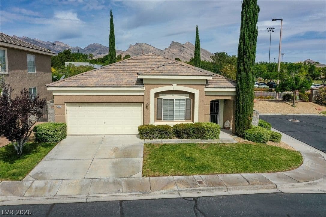 1037 Novara Lane photo 2