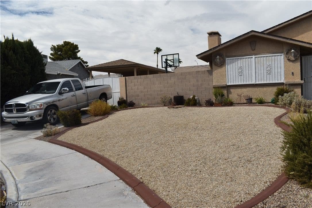 5820 La Jolla Way photo 2