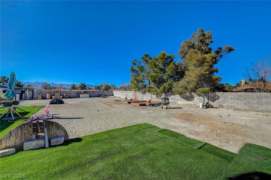 4424 Shady Hollow Avenue photo 3