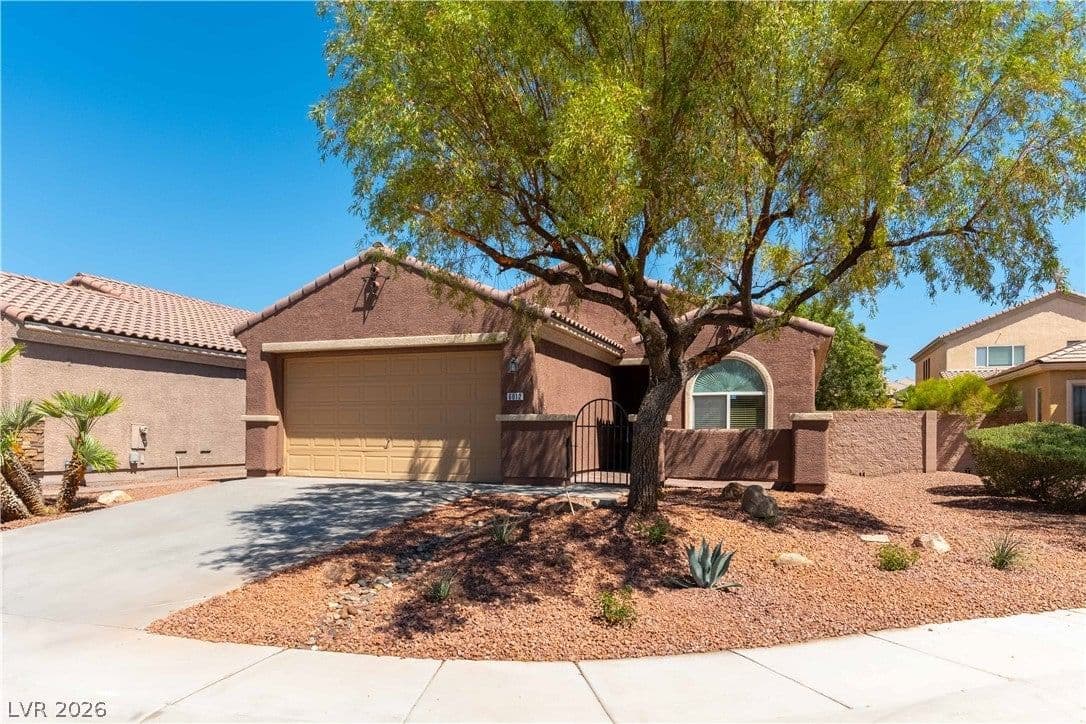 6812 Royal Poinciana Court photo 3