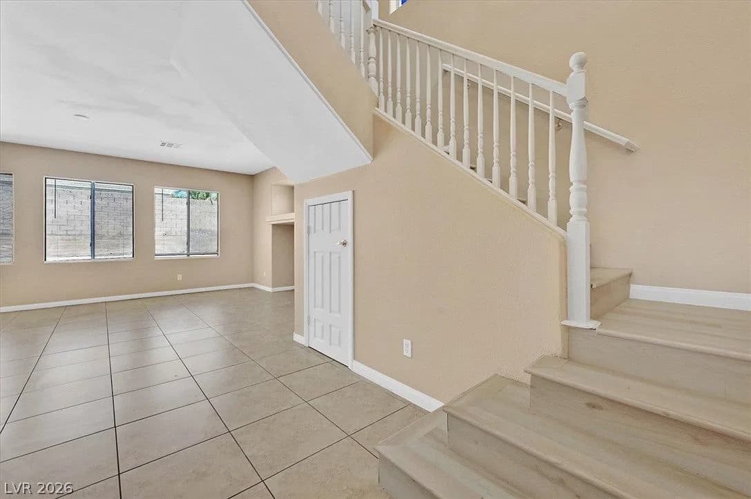 208 Tainted Berry Avenue photo 2