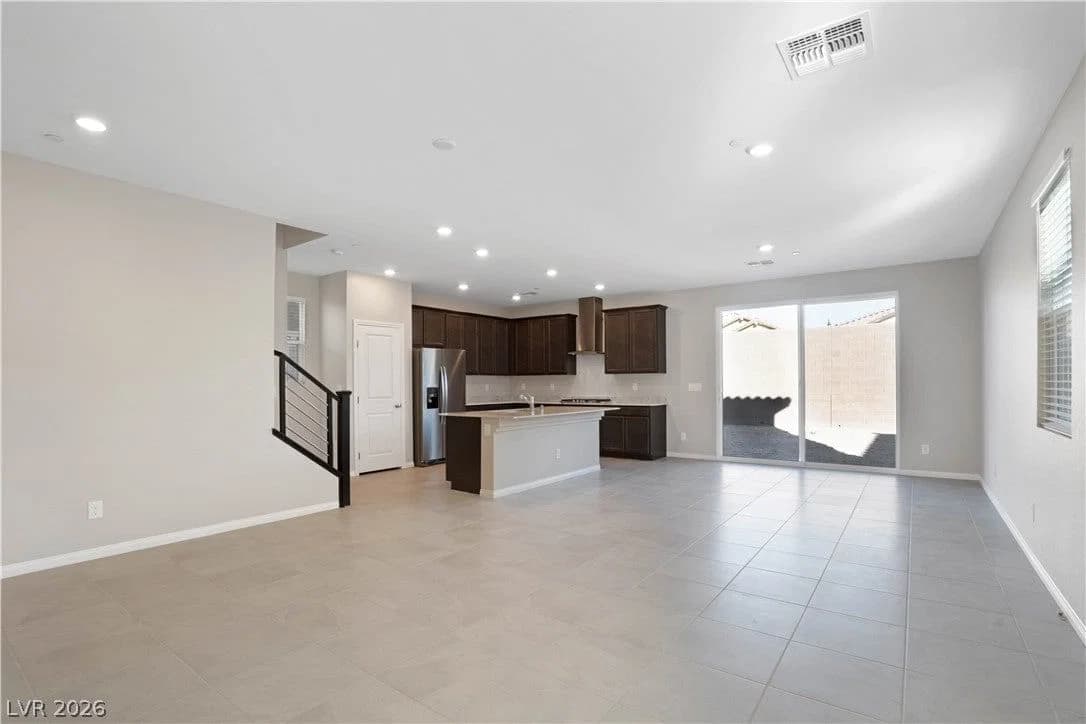 2572 Ofanto Street photo 5