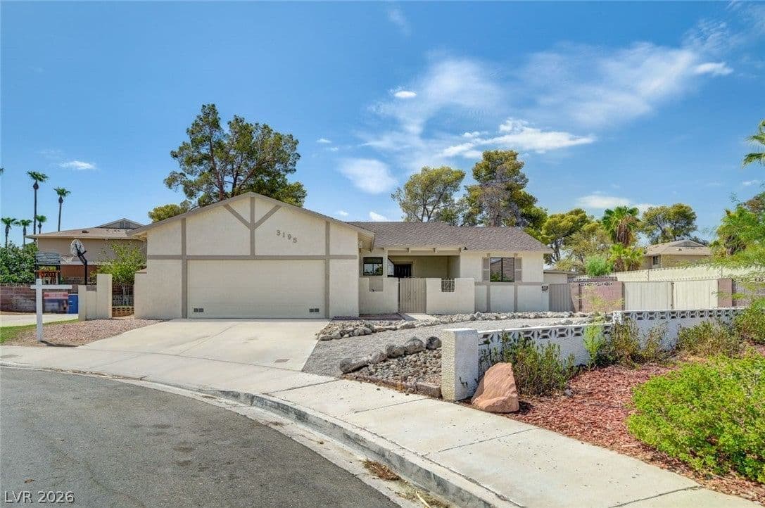 3195 Carmelita Circle photo 3