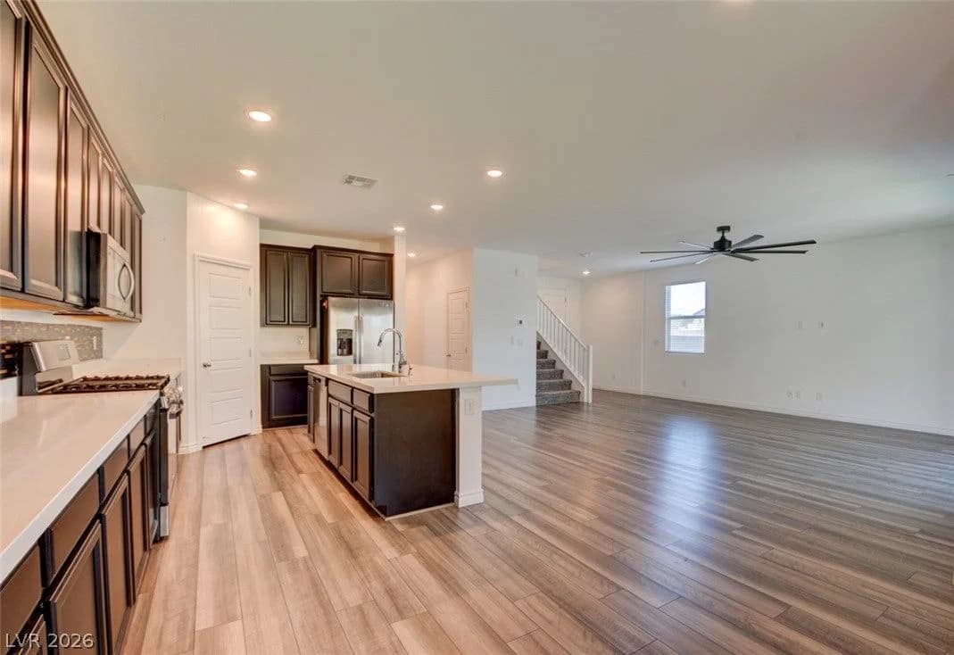 6808 Bayou Hollow Avenue photo 4