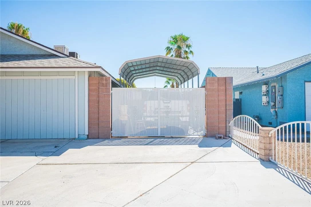 1705 Starbuck Drive photo 2