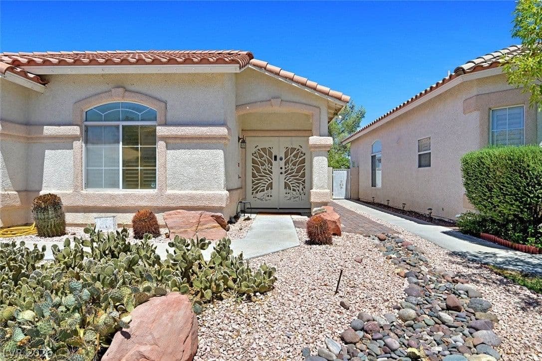 328 Jolly January Avenue photo 2