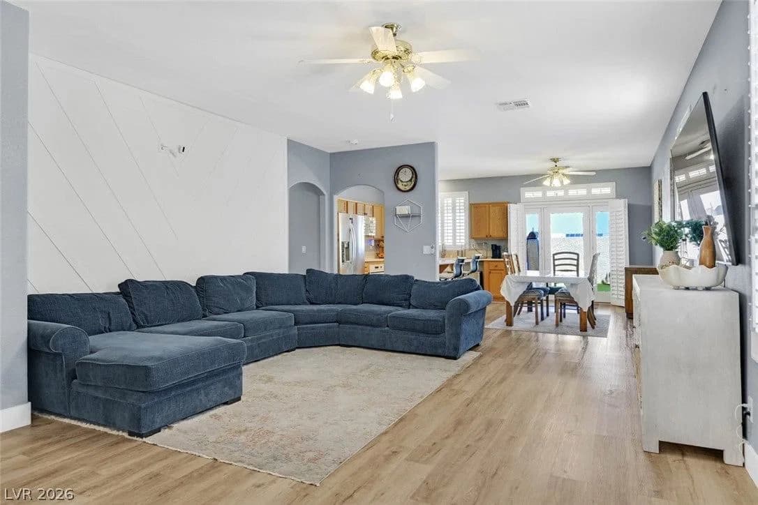 328 Jolly January Avenue photo 5
