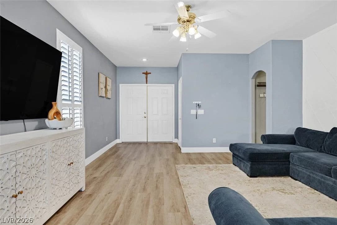 328 Jolly January Avenue photo 4