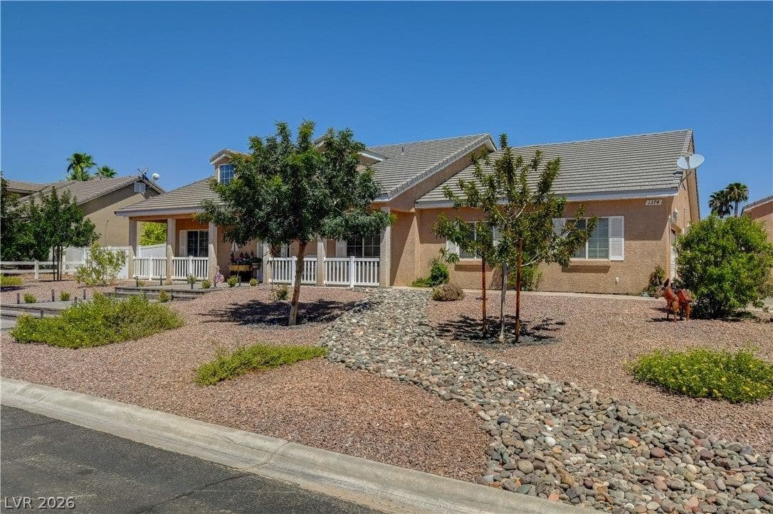 1374 Lake Valley Drive photo 2