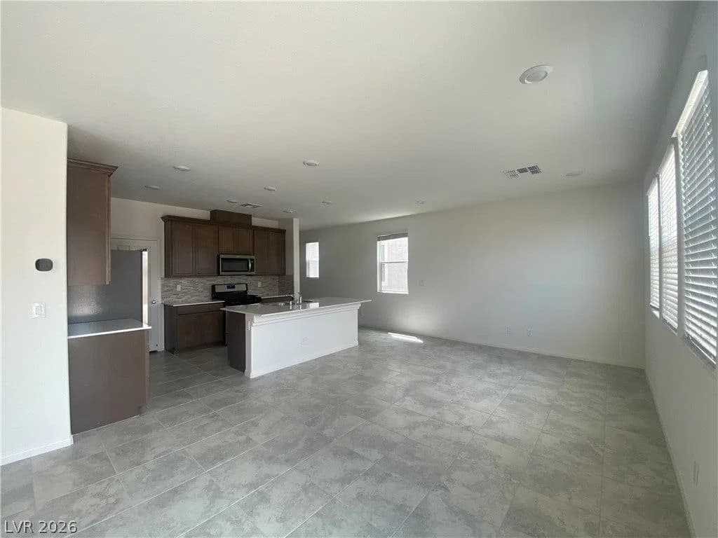 5833 Holbeche Street photo 2