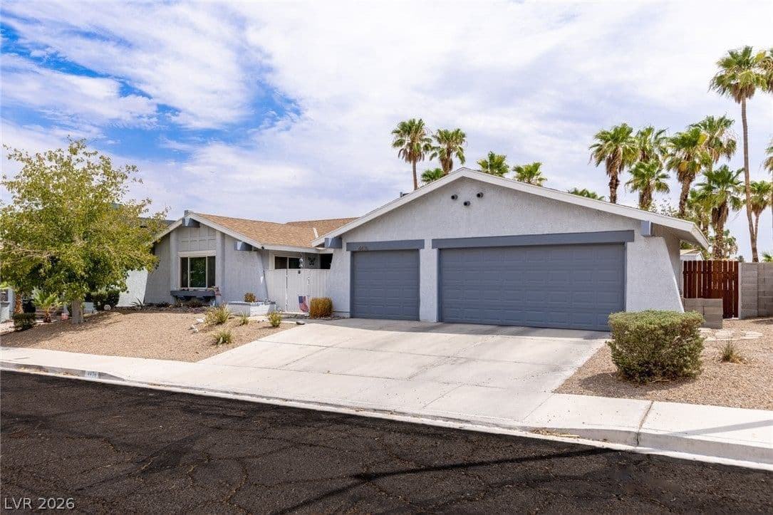 4476 Sunny Dunes Drive photo 2