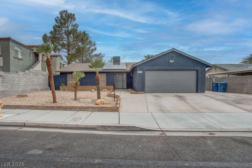 1800 Torrey Pines Drive photo 2