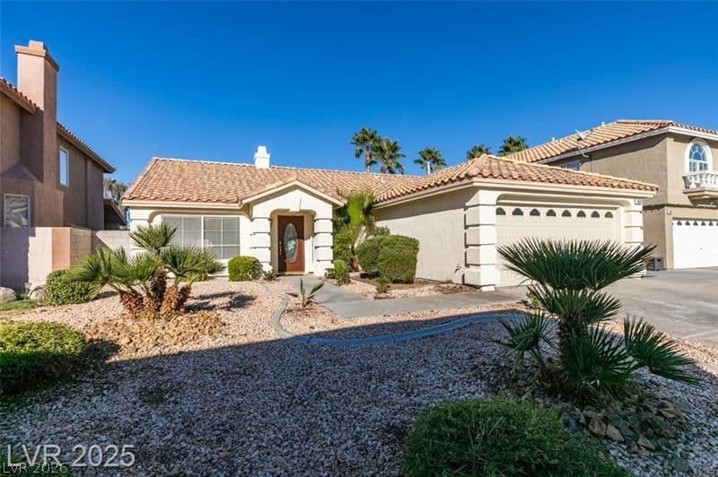 1682 Graystone Canyon Avenue photo 2