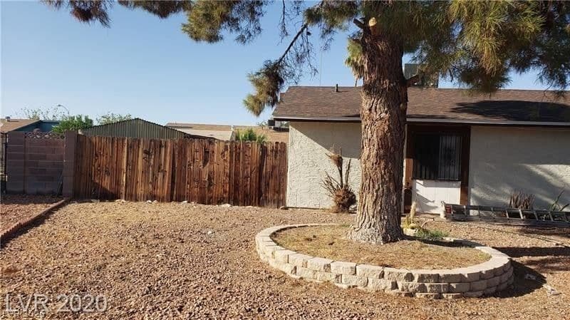 5284 Wellesley Avenue photo 2
