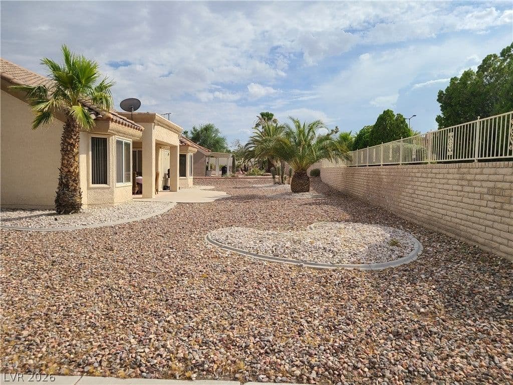 2409 Floyd Court photo 4