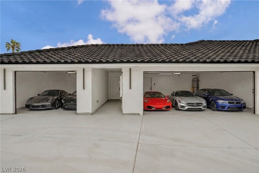 3630 Tobias Lane photo 2