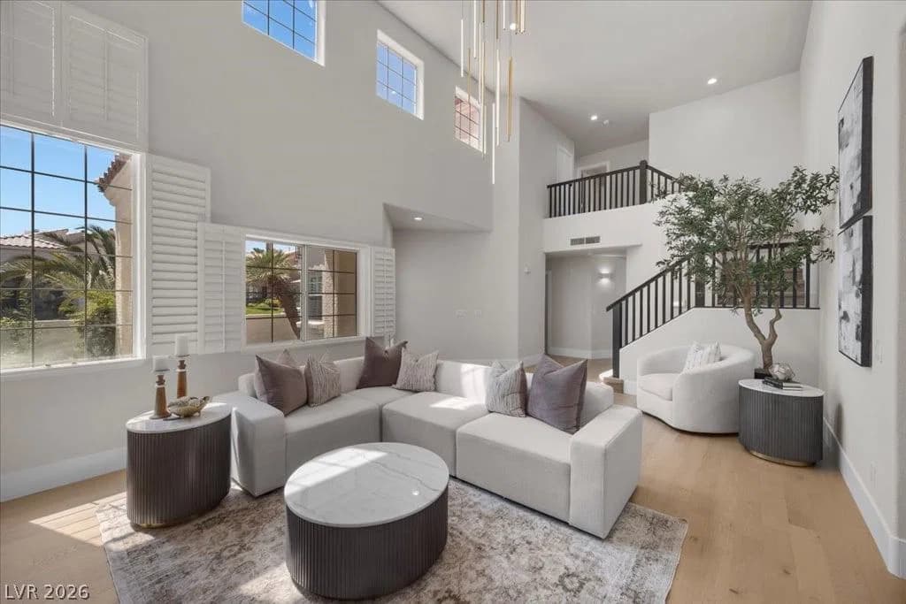 8024 Shorecrest Drive photo 4