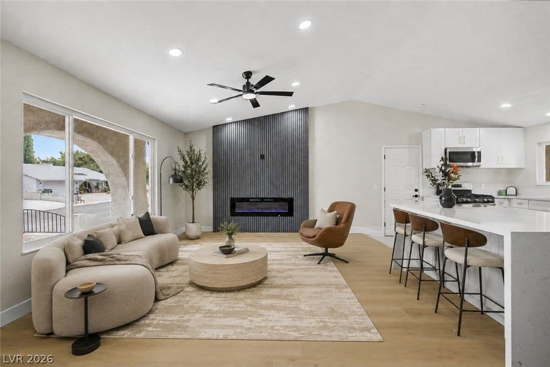 1402 Esther Drive photo 2