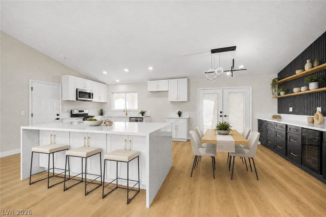 1402 Esther Drive photo 3