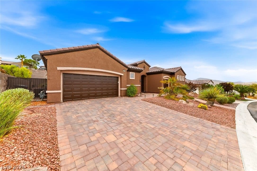 2306 Schaeffer Hills Drive photo 3