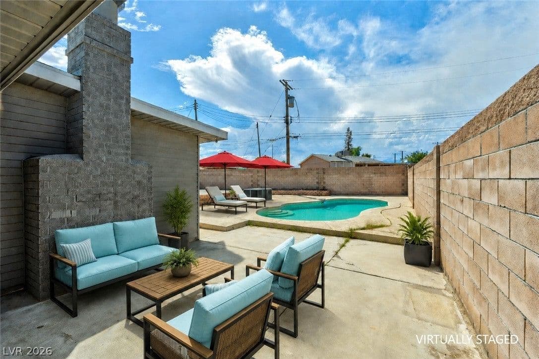 712 Harper Circle photo 5