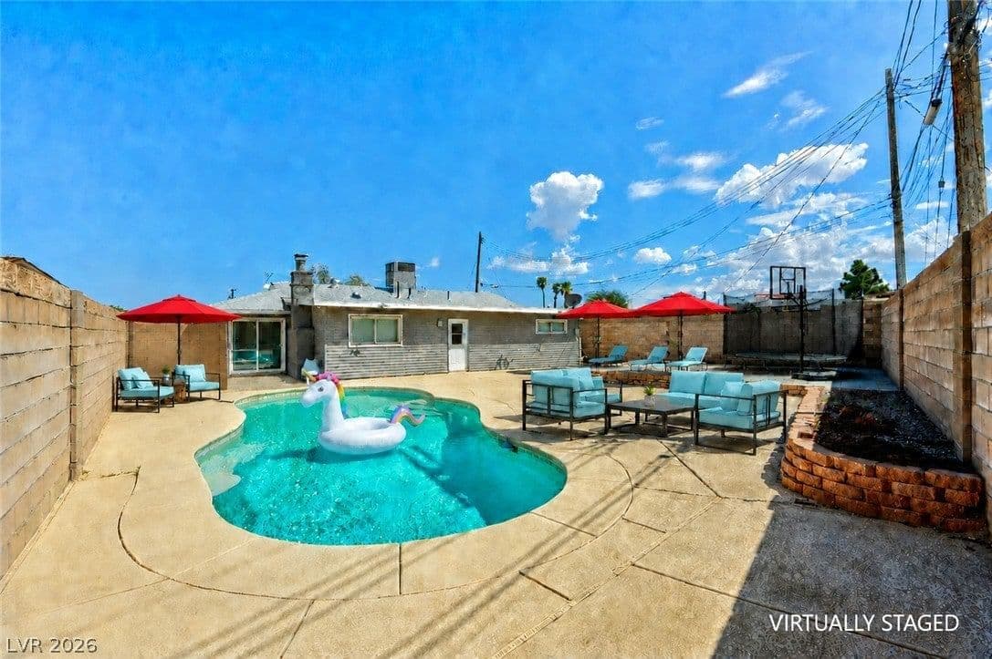712 Harper Circle photo 2