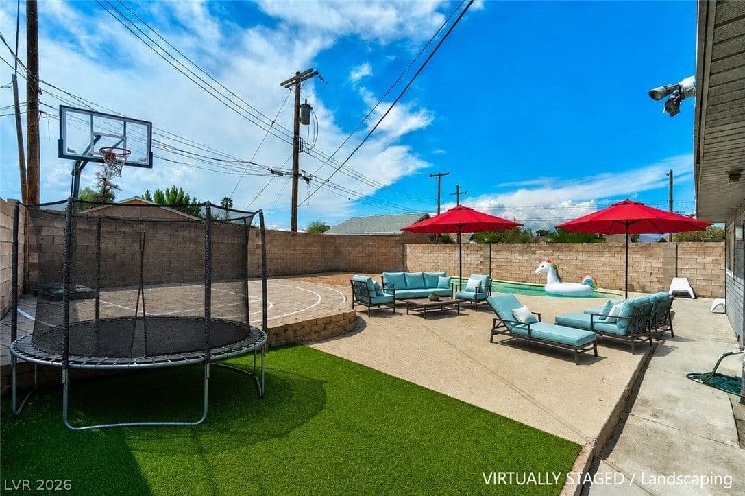 712 Harper Circle photo 3