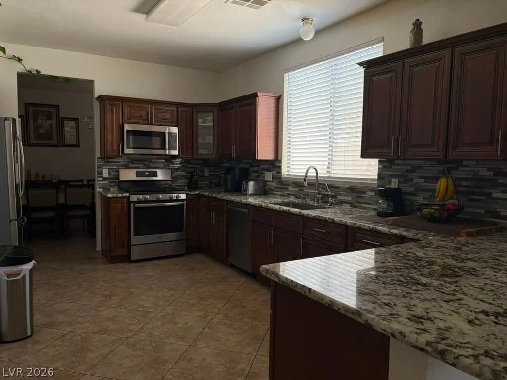 5933 Spinnaker Point Avenue photo 4