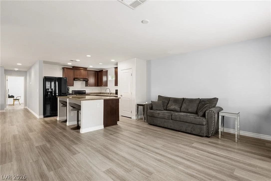 8950 Harmony Hall Avenue photo 4