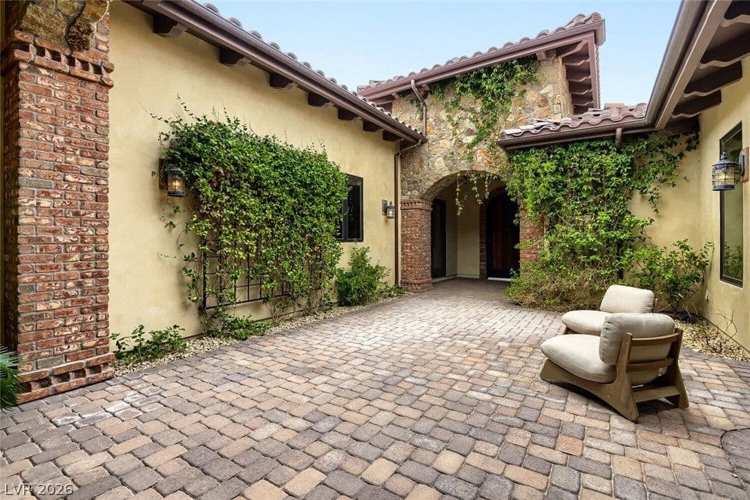 9707 Dream Brook Court photo 4