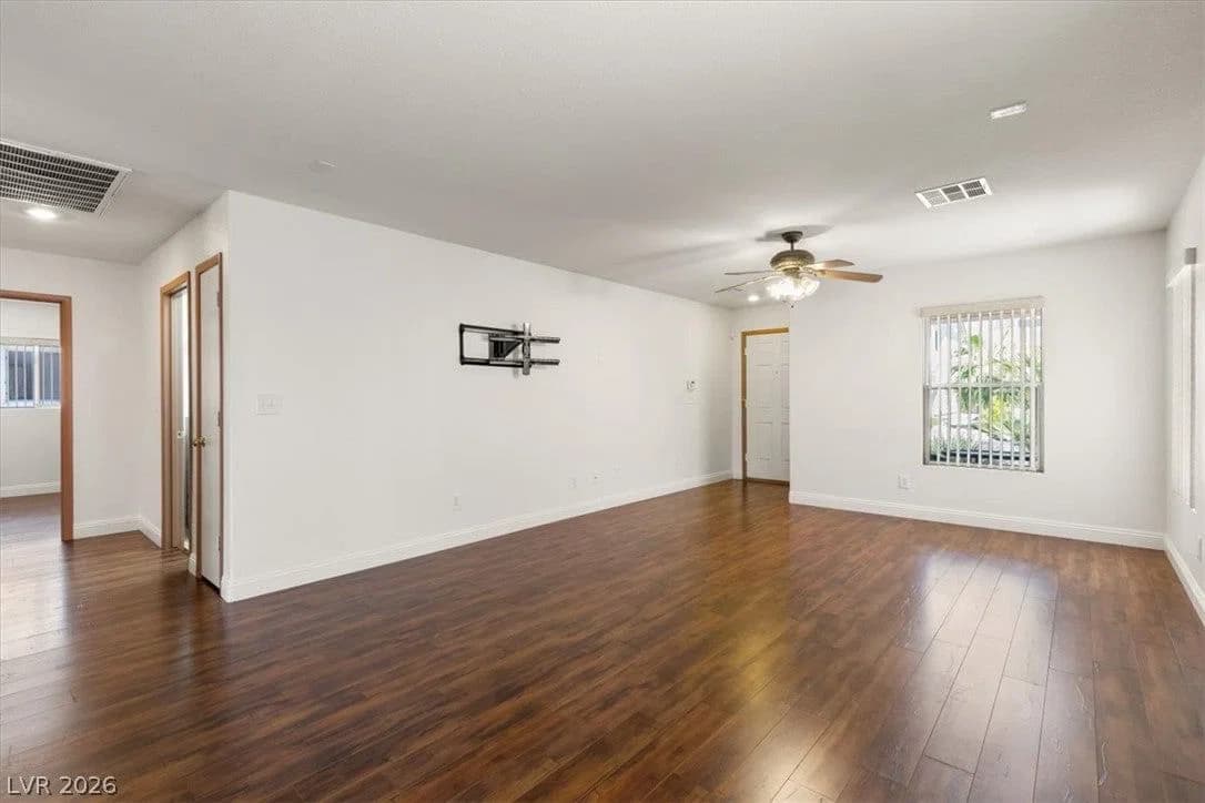 5009 Lone Wolf Avenue photo 4