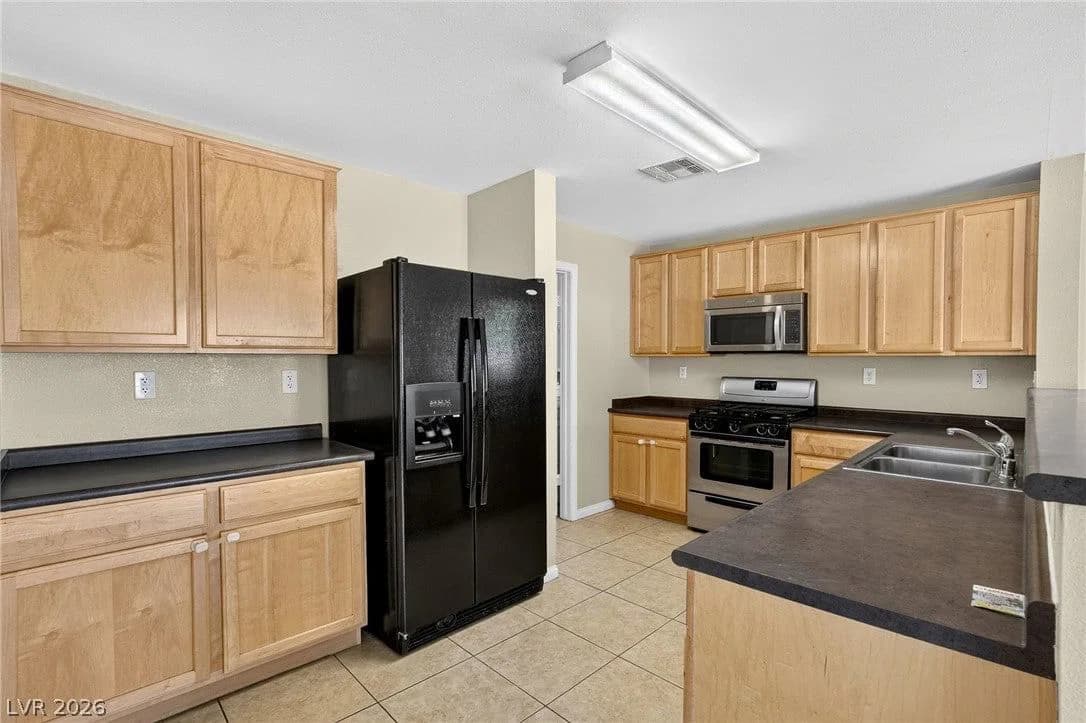 9210 VALLEY RANCH Avenue photo 4