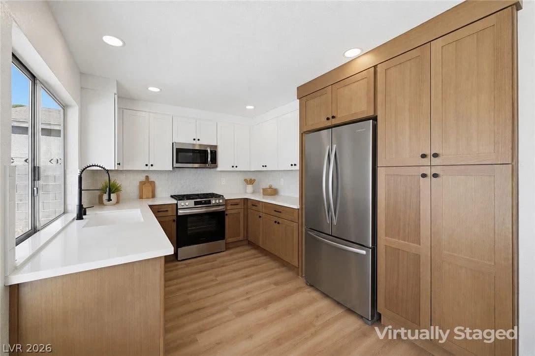 7275 Bridgeview Avenue photo 4