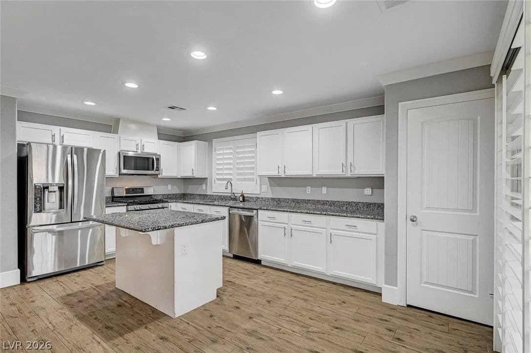 10226 Headrick Drive photo 3