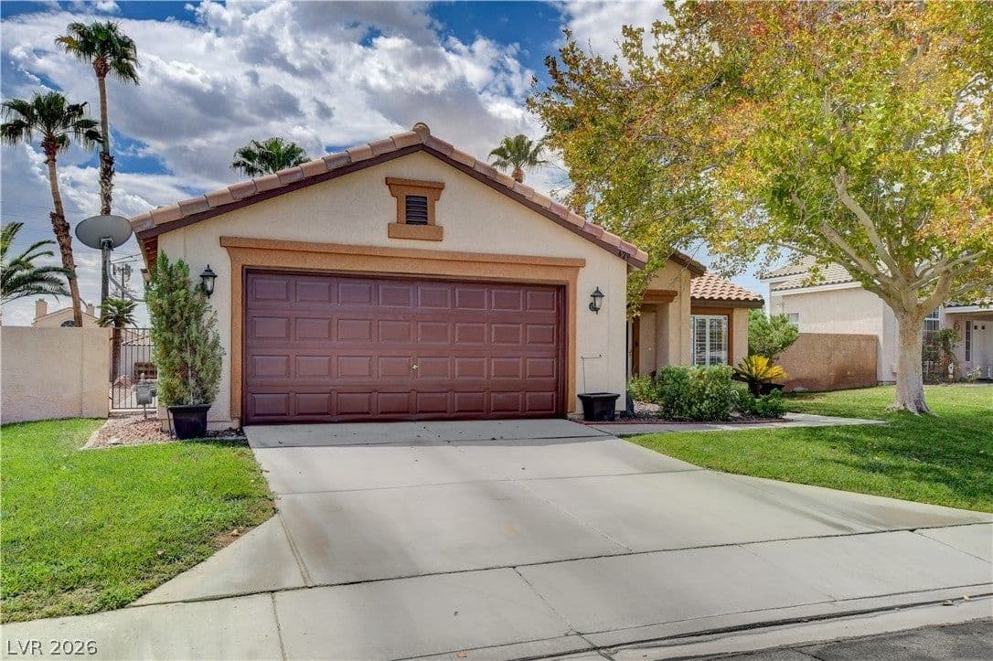 429 Flores Circle photo 2